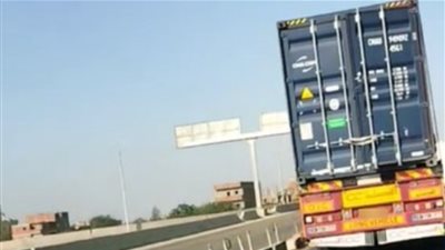 عرض حياة المواطنين للخطر.. القبض على سائق سيارة نقل بالطريق الاقليمي