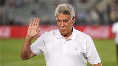 المعلم فى خطر.. حسن شحاتة داخل غرفة العمليات