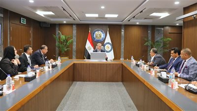 وزير البترول يؤكد أهمية الحوار المجتمعي في طرح الحقائق والمعلومات للرأي العام