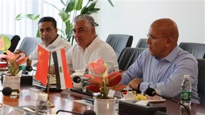 رئيس اقتصادية قناة السويس: نستهدف توطين صناعة السيارات ومنتجات الطاقة الخضراء