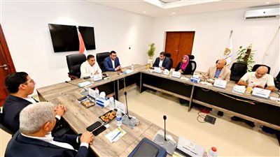 محافظ الدقهلية ووزير الإسكان يتابعان سير العمل بمنظومتي مياه الشرب والصرف الصحي 