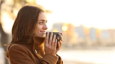 دراسة جديدة: فوائد القهوة تتضاعف عند شربها في هذا الوقت