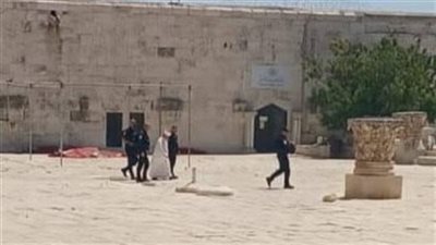 الاحتلال الإسرائيلي يعتقل مفتي القدس من المسجد الأقصى