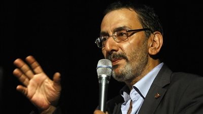 انهيار فيروز بعد وفاة ابنها زياد الرحباني.. وفريق طبي يتوجه لمنزلها