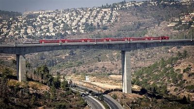إسرائيل تطلق مشروع قطار سريع يصل بين تل أبيب وحيفا خلال 30 دقيقة
