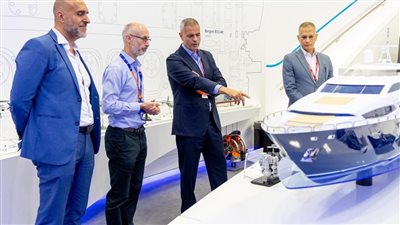 رئيس الشركة القابضة لمصر للطيران فى زيارة رسمية لمقر شركة رولز رويس بمدينة دربى بالمملكة المتحدة