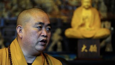 فضيحة بمعبد شاولين بالصين.. اتهام كبير الرهبان بممارسة علاقات غير شرعية واختلاس أموال