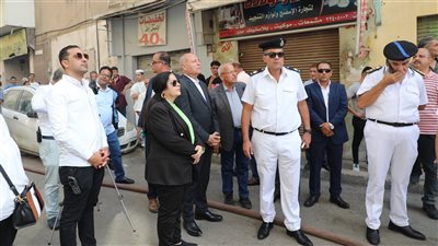 محافظ القاهرة يتابع أعمال إطفاء حريق بعقار في مصر الجديدة| صور