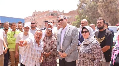 محافظ دمياط يتفقد موقف سيارات الأجرة والسوق الحضارى ويشدد على بدء تشغيلهما