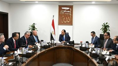 رئيس الوزراء يتابع الإجراءات التنفيذية لتوطين صناعة السيارات الكهربائية