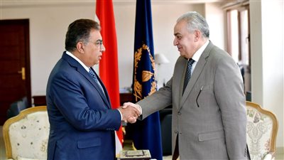 محافظ الدقهلية يهنئ مدير الأمن الجديد عقب توليه منصبه متمنيًا له التوفيق