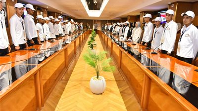  محافظ أسيوط: تكريم الطلاب المتفوقين «بالتعليم الفني المزدوج» تشكيل لجنة لمتابعة تدريب الطلاب بالمصانع