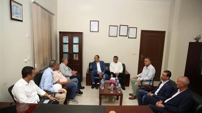 وزير قطاع الأعمال العام يلتقي محافظ السويس وعددًا من نواب البرلمان (تفاصيل)