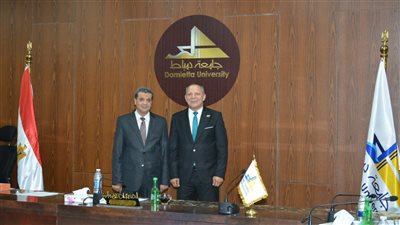 رئيس جامعة دمياط يهنئ الدكتور ياسر سمرة لتعيينه نائبًا لرئيس أكاديمية السادات