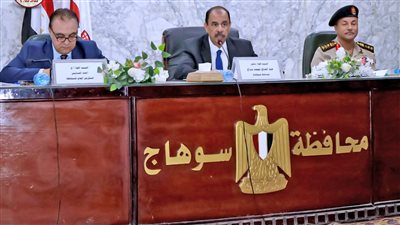 محافظ سوهاج يناقش استعدادات انتخابات الشيوخ وملفات التصالح ومشروعات 