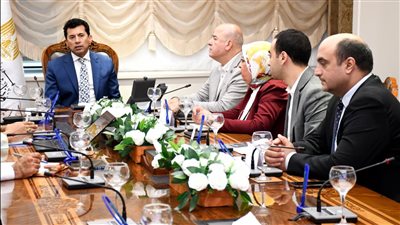 وزير الرياضة يعقد اجتماعًا مع مؤسسة الجمهورية لبحث عمل مراكز الكفاية الإنتاجية