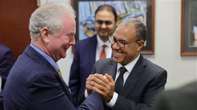 وزير الخارجية يلتقي السيناتور الأمريكي كريس فان هولن في واشنطن