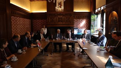 وزير التعليم العالي يوقع عقود مع شركة « إنسيچن» العالمية لدعم التحول الرقمي بالتعليم الطبي والجراحي