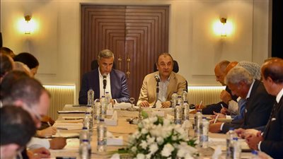 شيمي: الاستفادة من إمكانات وخبرات شركات القابضة للسياحة في تعزيز التنمية السياحية بالإسكندرية 