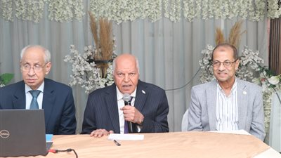 نقيب المعلمين يفتتح أولى دورات 