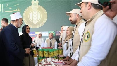 شيخ الأزهر يتفقد تجهيزات قافلة إغاثية كبرى إلى غزة