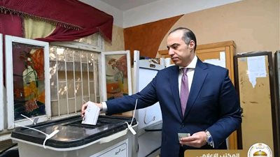 وزير الشؤون النيابية بعد الإدلاء بصوته بانتخابات مجلس الشيوخ: حريصون على مناخ نزيه وشفاف