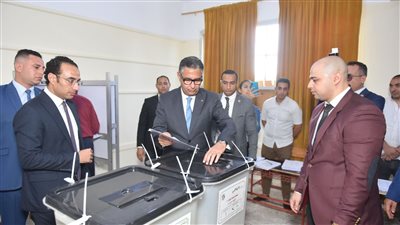 وزير التموين يدلي بصوته في انتخابات مجلس الشيوخ