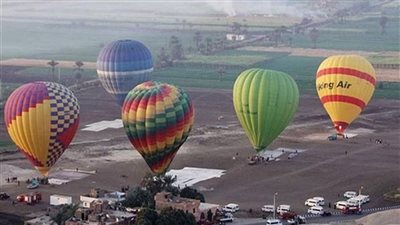 استئناف رحلات البالون الطائر عقب تحسن الطقس في الأقصر