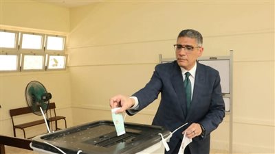 محافظ الجيزة يُدلي بصوته في انتخابات مجلس الشيوخ 2025