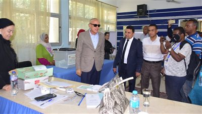 «محافظ الأقصر» يتفقد عددا من اللجان الانتخابية لمجلس الشيوخ بالطود (صور)