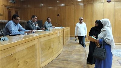 بالصور.. نائب محافظ الأقصر يبحث شكاوى المواطنين في اليوم المفتوح