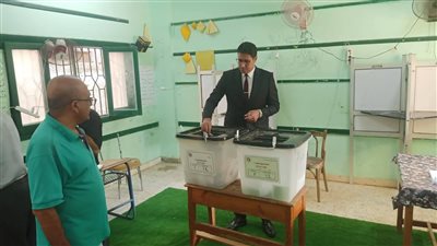 نائب محافظ الدقهلية يتفقد سير العملية الانتخابية ويدلي بصوته 