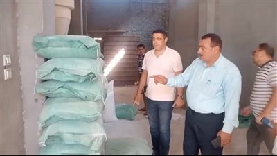 منخل سري و33 شيكارة.. تموين دمياط يسقط وكرًا لتحويل الدقيق المدعّم إلى فاخر