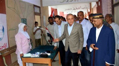 «محافظ الأقصر» يواصل جولاته الميدانية لمتابعة سير العملية الانتخابية (صور)