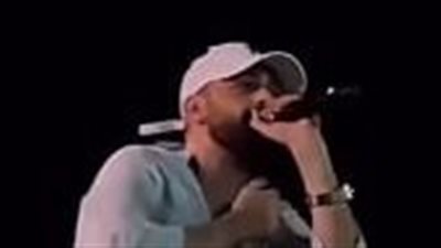 جدل واسع بعد ظهور مغني الراب شهاب بملابس جريئة في حفل بالساحل الشمالي (صور)