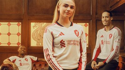 أديداس ونادي ليفربول يطلقان القمصان الأساسية والاحتياطية الجديدة لموسم ٢٠٢٥/٢٠٢٦