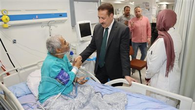 جولة مفاجئة لمحافظ المنوفية بمستشفى حميات شنتنا الحجر
