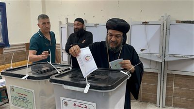 أسقف عام كنائس المنتزه يدلي بصوته بانتخابات الشيوخ.. ويؤكد: الكنيسة لا توجه الناخبين