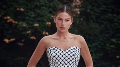 باميلا الكيك تثير الجدل بتصريحاتها وفستان مستوحى من الكوفية الفلسطينية في مهرجان BIAF