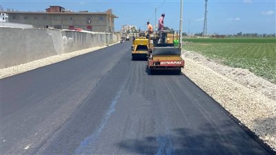 بدء أعمال رصف طريق قرية كفر سليمان بدمياط