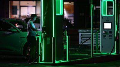 تطور جديد في صناعة بطاريات السيارات الكهربائية بفضل الذكاء الاصطناعي