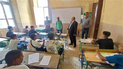«وكيل تعليم الأقصر» يتفقد أعمال امتحانات الدور الثاني للشهادة الإعدادية (صور)