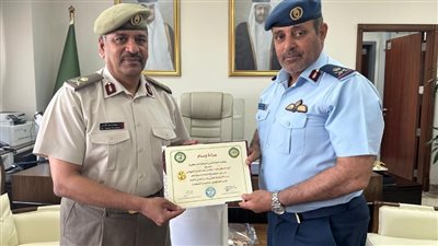 وسام الاستحقاق والدرع الفضى للواء الركن طيار غانم الشهوانى