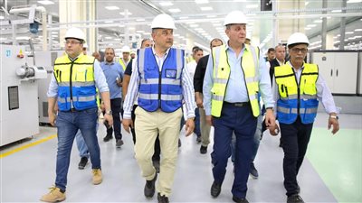 تفاصيل جولة وزير قطاع الأعمال العام بمصانع “غزل المحلة