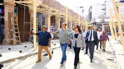 وزيرة التنمية المحلية تتفقد تطوير سوق العتبة بالقاهرة 