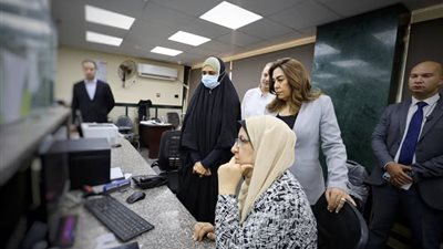 وزيرة التنمية المحلية تتفقد حي الموسكي لمتابعة الخدمات بالمركز التكنولوجي 