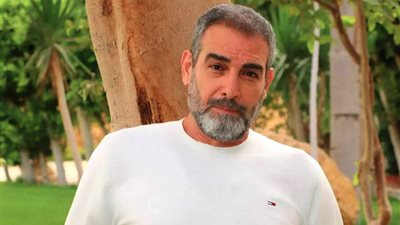 بعد اتهامه الغرور.. أحمد عبد العزيز: عمري ما رفضت سلام أو صورة مع جمهوري