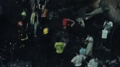 إصابة 3 أشخاص في حريق المحلات التجارية بجوار سور محطة شبرا الخيمة| صور