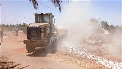 تكثيف جهود إزالة التعديات على أراضى أملاك الدولة بأسوان
