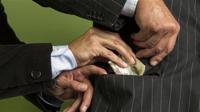 مقابل 200 جنيه.. سقوط مفتش صحة و4 من أسرة فتاة قتلتها عائلتها بالوراق